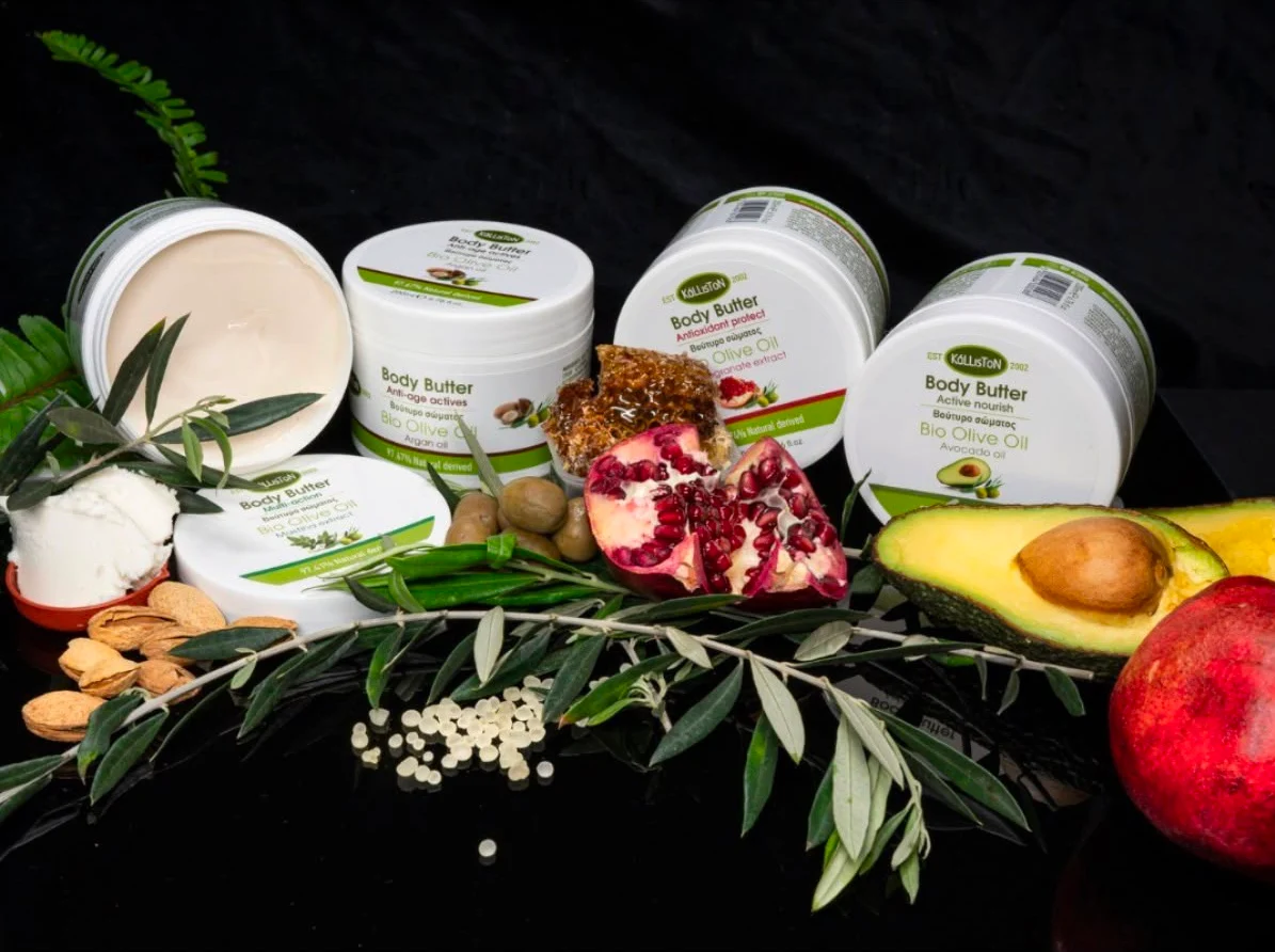 Gama Kalliston Body Butter pe bază de ulei de măsline bio, alături de rodie, avocado, migdale, ceară de albine și o ramură de măslin